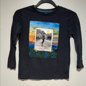 Old Navy Black Long Sleeve Tee with Scenic Graphic